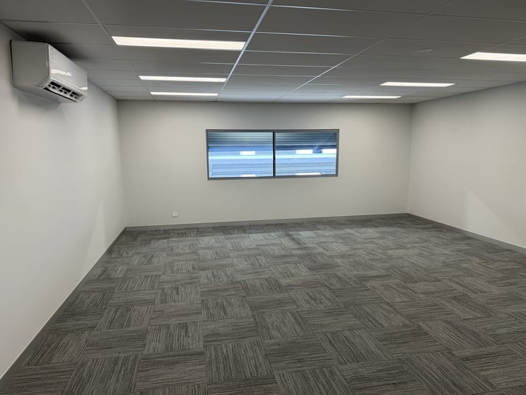 Click to view all images 15/10 Logistics Place Arundel QLD 4214 - Image 3