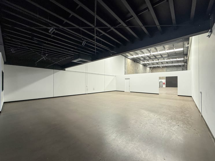 Click to view all images 1/222 Fairbairn Road Sunshine West VIC 3020 - Image 3