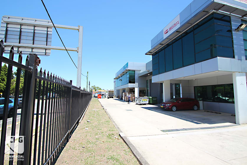 Click to view all images 4/52-60 Roberts Road Greenacre NSW 2190 - Image 3