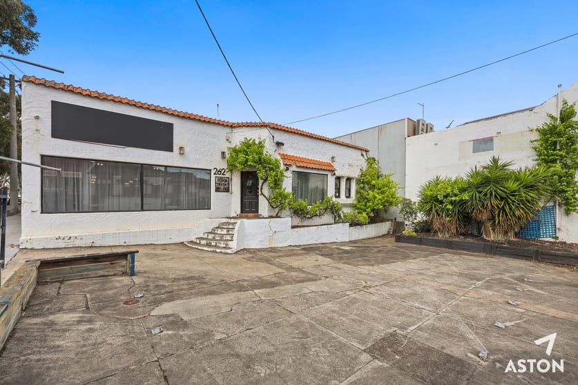 Click to view all images 262 Lower Heidelberg Road Ivanhoe East VIC 3079 - Image 3