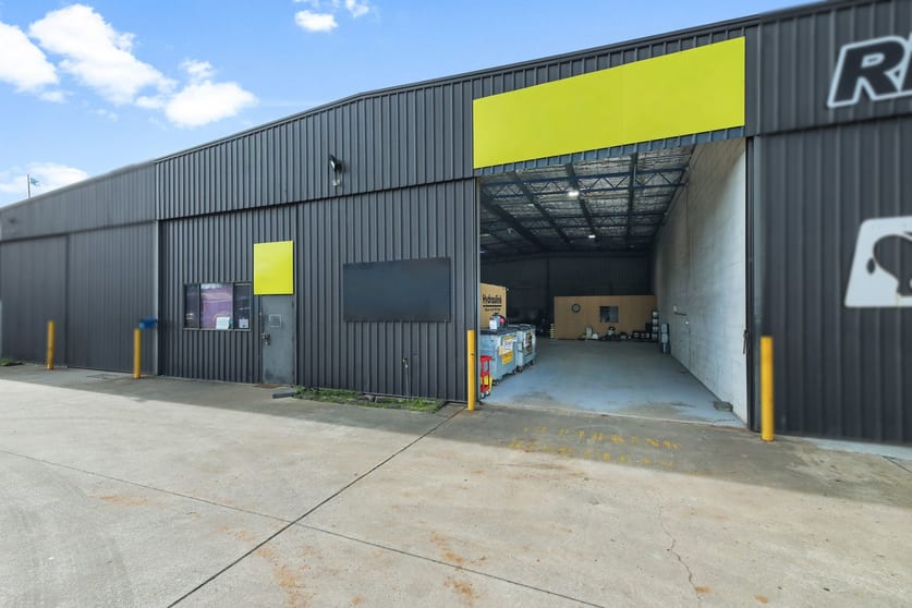 Click to view all images 4/10 Normanby Street Warragul VIC 3820 - Image 1