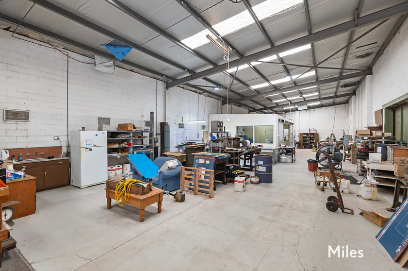 Click to view all images 1/8 Charnfield Court Thomastown VIC 3074 - Image 3