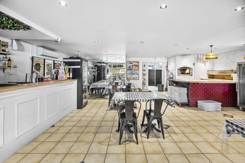 Click to view all images 8/208 Pittwater Road Manly NSW 2095 - Image 1