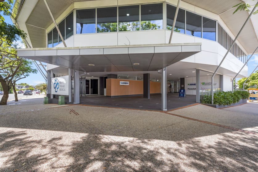 Click to view all images 1B/25 Cambridge Parade Manly QLD 4179 - Image 3