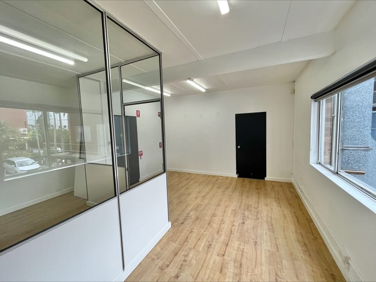 Click to view all images Suite 4/9 Oaks Avenue Dee Why NSW 2099 - Image 3