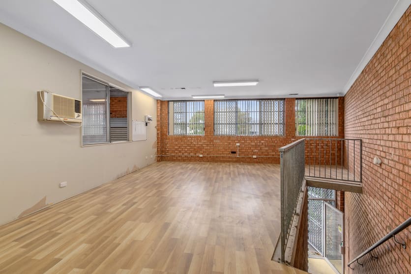 Click to view all images 1 Rochester Street Botany NSW 2019 - Image 3