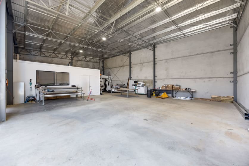 Click to view all images 5 Opportunity Close Delacombe VIC 3356 - Image 2