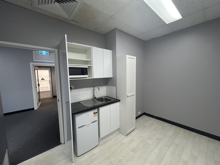 18D/120-124 Birkdale Road Birkdale QLD 4159 - Image 2