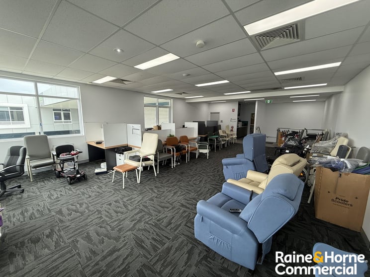 Click to view all images 2/6 Heald Road Ingleburn NSW 2565 - Image 3