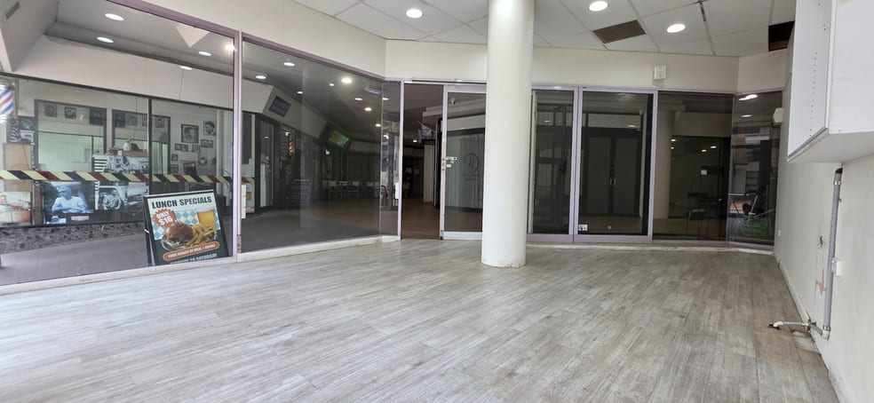 Click to view all images Shop 14/9 Beach Road Surfers Paradise QLD 4217 - Image 3