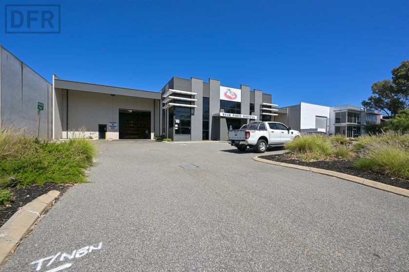 18 Bushland Ridge Bibra Lake WA 6163 - Image 2