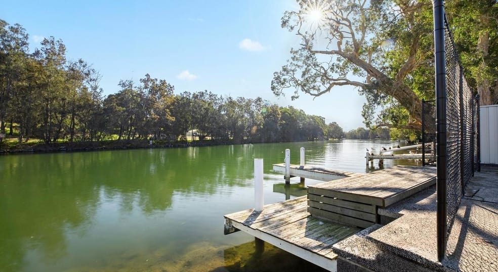 Click to view all images 19 Lake St Budgewoi NSW 2262 - Image 1