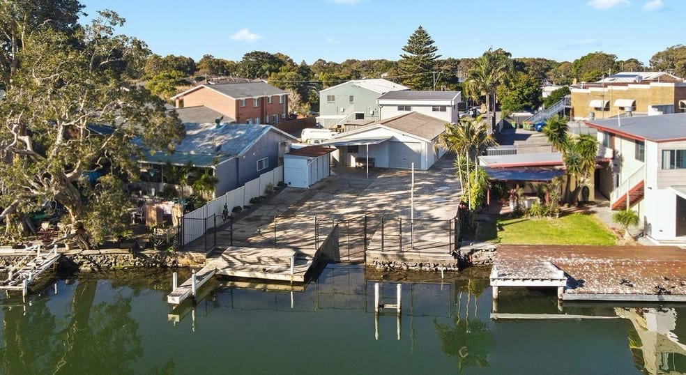 Click to view all images 19 Lake St Budgewoi NSW 2262 - Image 3