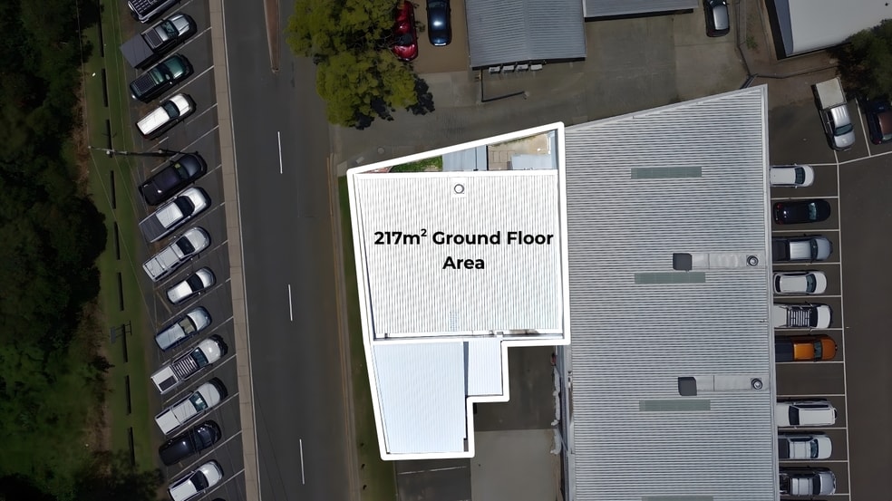 Click to view all images 3/122 Eastlake Street Carrara QLD 4211 - Image 3