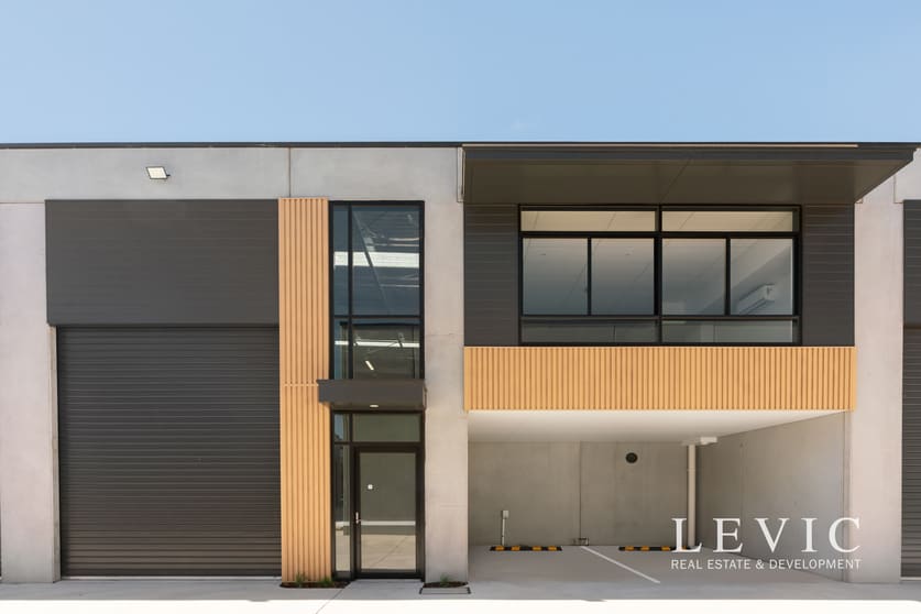 Click to view all images 12-16 Raymond Laverton North VIC 3026 - Image 2