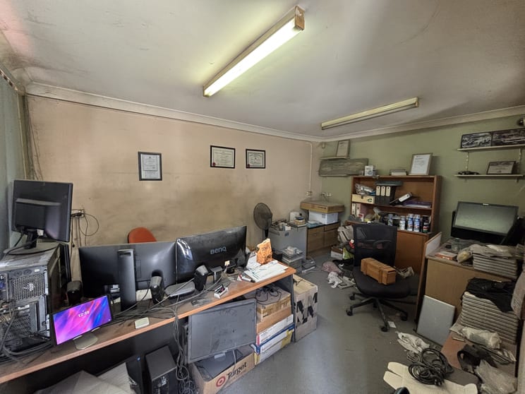 Click to view all images 6/10 Expo Court Ashmore QLD 4214 - Image 3