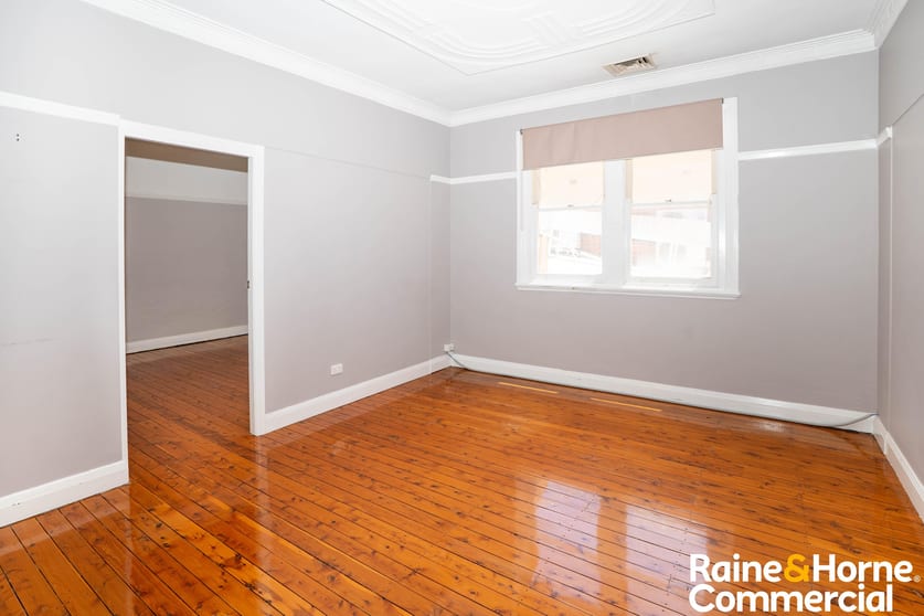 Click to view all images 59A Baylis Street Wagga Wagga NSW 2650 - Image 2