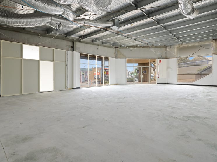 Click to view all images 8/35 Wannaeue Place Rosebud VIC 3939 - Image 3