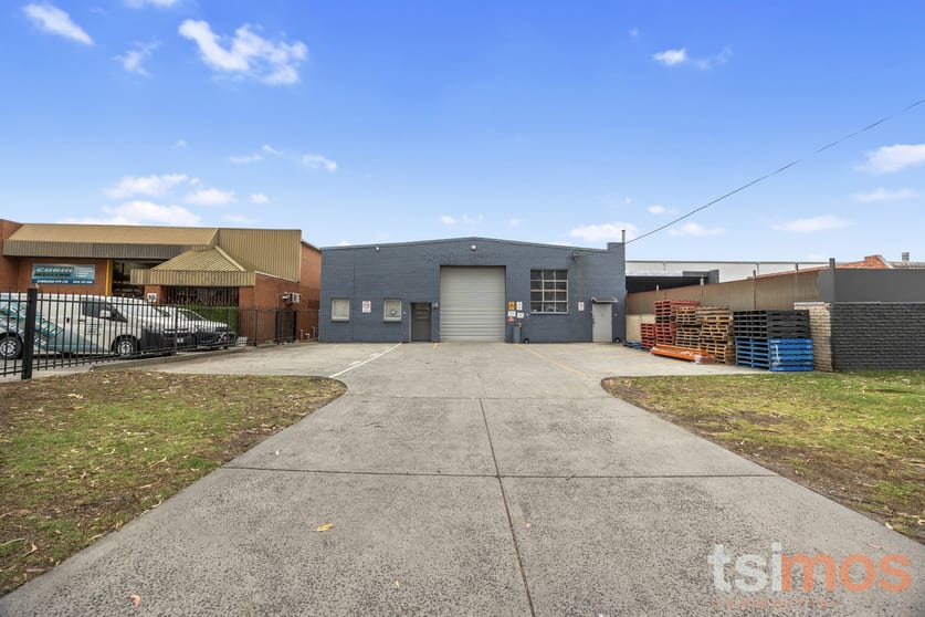 Click to view all images 14 Braeside Drive Braeside VIC 3195 - Image 2