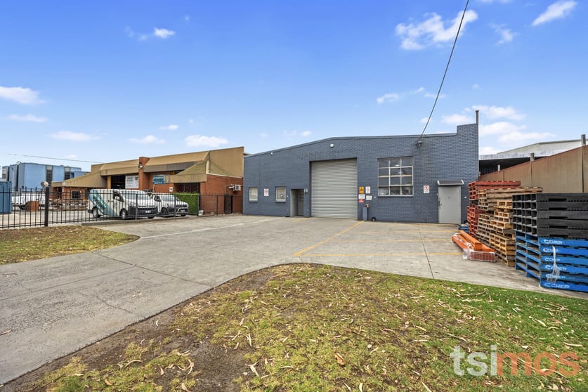 Click to view all images 14 Braeside Drive Braeside VIC 3195 - Image 3