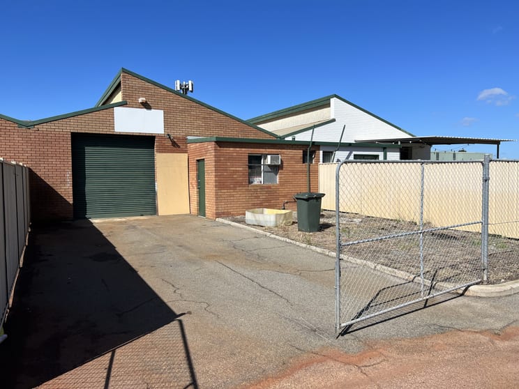 Click to view all images 67 Dowd Street Welshpool WA 6106 - Image 2
