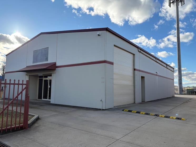 Click to view all images 265 Mann Street Armidale NSW 2350 - Image 2