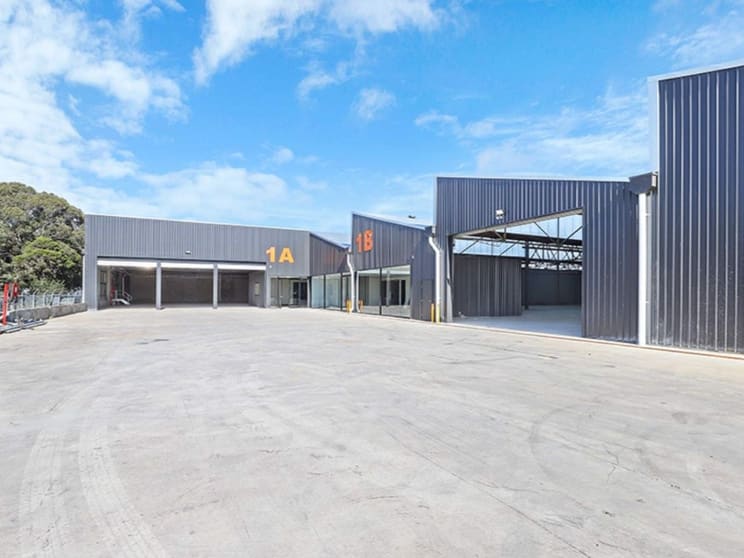 Click to view all images 1A & 1B 184 Milperra Road Revesby NSW 2212 - Image 1