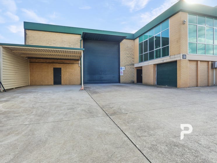 Click to view all images 33 Bentley Street Wetherill Park NSW 2164 - Image 2