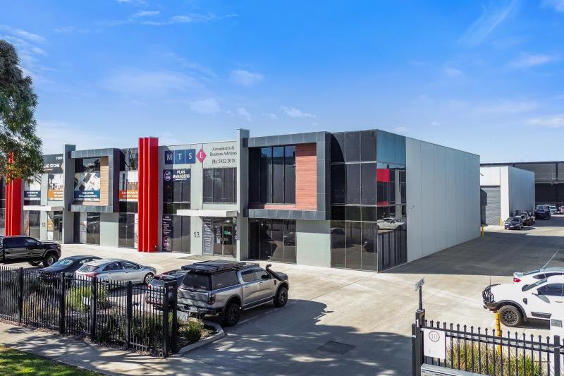 Click to view all images 2 Exceed Way Pakenham VIC 3810 - Image 1