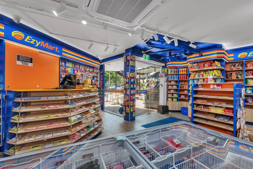 Click to view all images 5/52 Hastings Street Noosa Heads QLD 4567 - Image 3