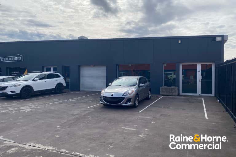 Click to view all images 2/67 Gladstone Street Fyshwick ACT 2609 - Image 1