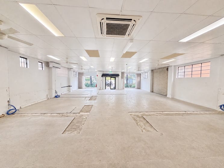 Click to view all images 398 Pittwater Road North Manly NSW 2100 - Image 3