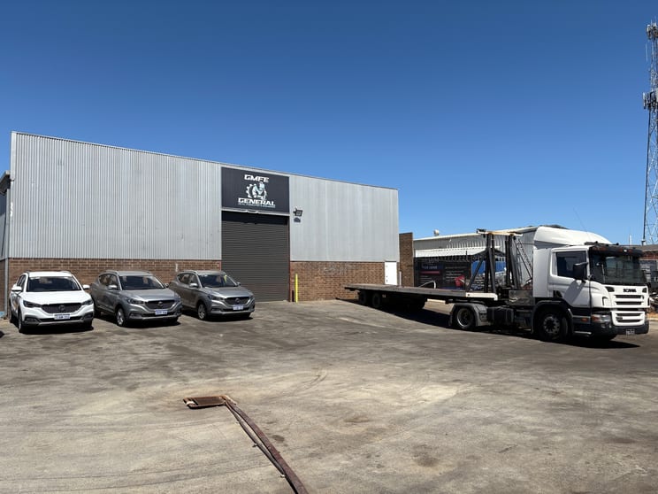 Click to view all images 4/212 Gnangara Road Landsdale WA 6065 - Image 2
