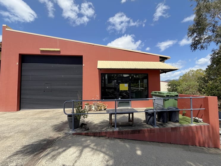 Click to view all images 3/6 Commerce Close Cannonvale QLD 4802 - Image 1