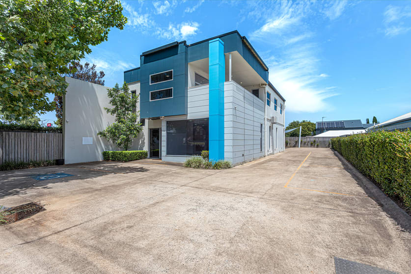 Click to view all images 205 Hume Street Toowoomba City QLD 4350 - Image 2