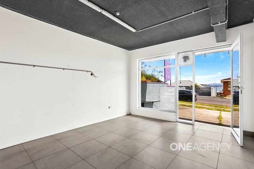 Click to view all images 300 NORTHCLIFFE DRIVE Lake Heights NSW 2502 - Image 3
