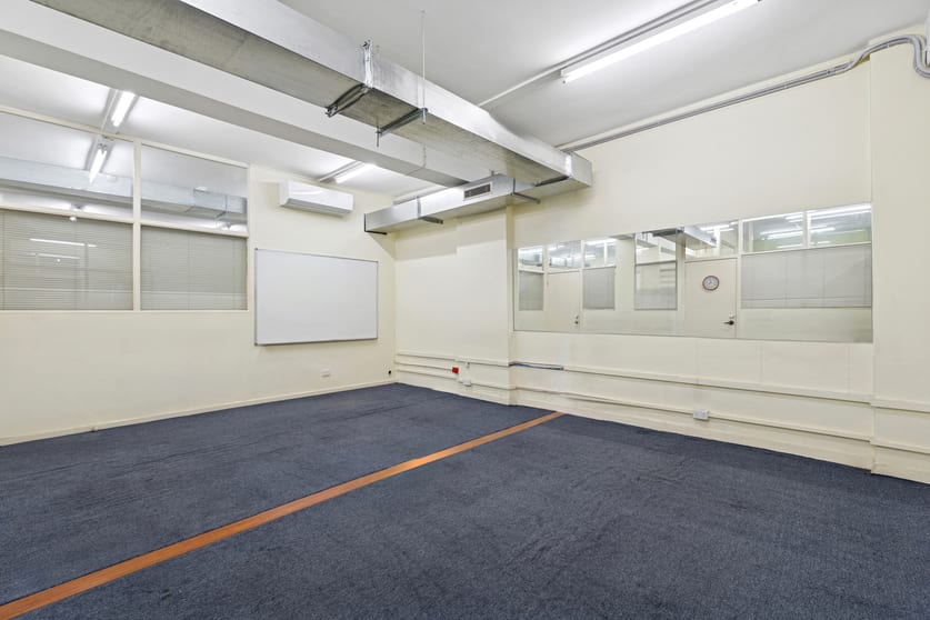 Click to view all images 27 Sun Cresent Sunshine VIC 3020 - Image 3