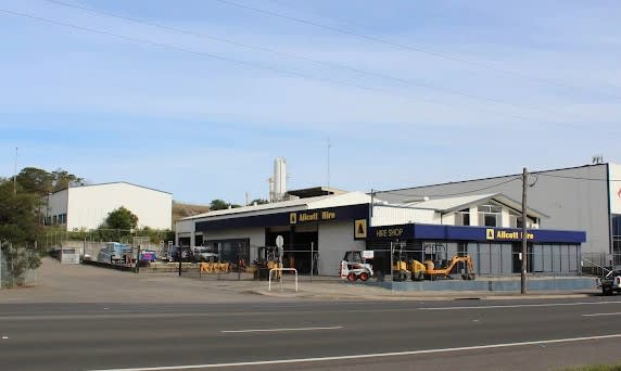 Click to view all images 275a Princes Highway Unanderra NSW 2526 - Image 1
