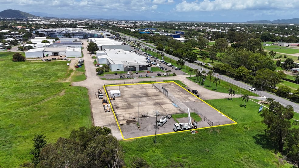 Click to view all images Display Yard/36-48 Kings Road Hyde Park QLD 4812 - Image 1