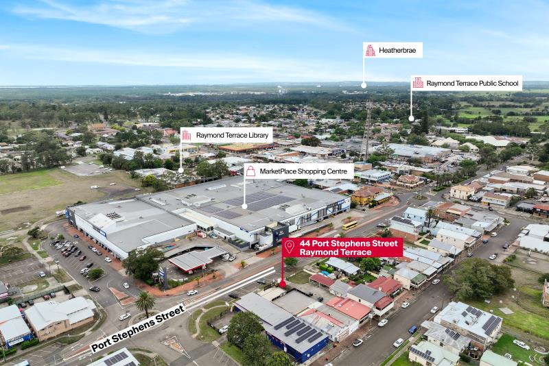 Click to view all images 44 Port Stephens Street Raymond Terrace NSW 2324 - Image 2