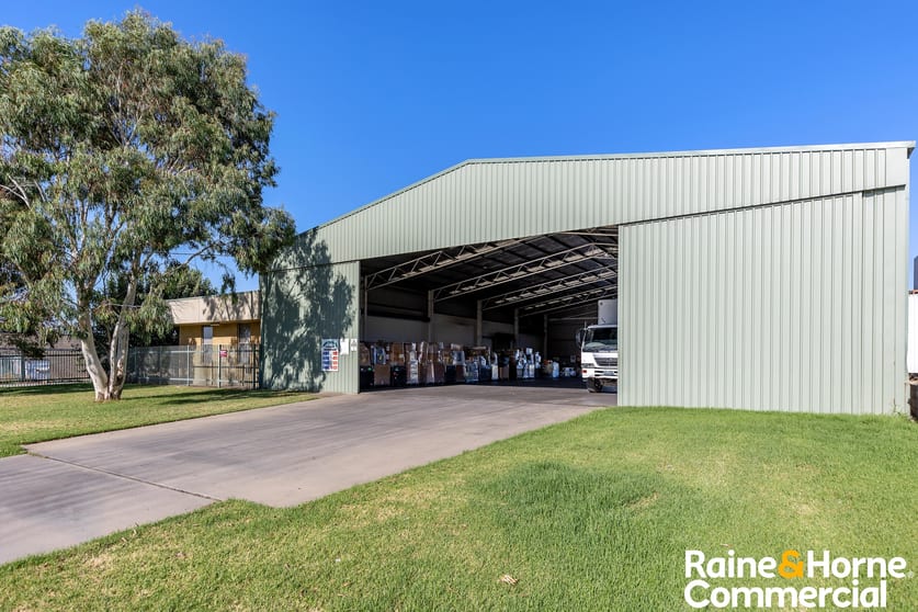 Click to view all images 20 Stuart Road Wagga Wagga NSW 2650 - Image 1