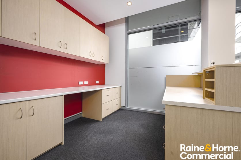 R10/4 Hyde Parade Campbelltown NSW 2560 - Image 3