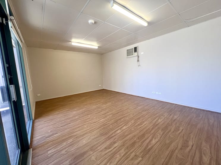 Click to view all images 5/35-37 Aldenhoven Road Lonsdale SA 5160 - Image 3