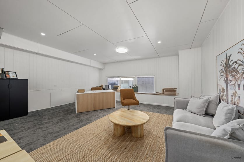 Click to view all images 2/27 Hutchinson Street Burleigh Heads QLD 4220 - Image 3