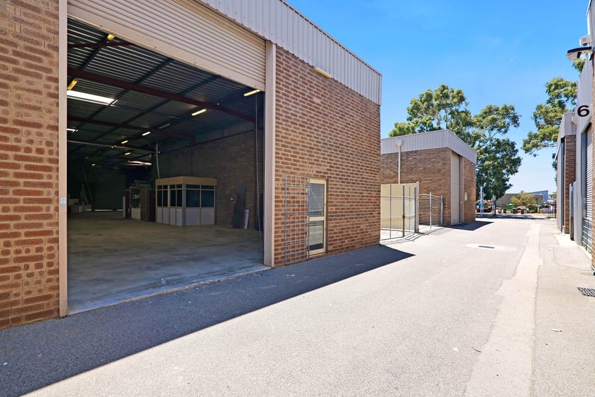 2/11 Anvil Way Welshpool WA 6106 - Image 2