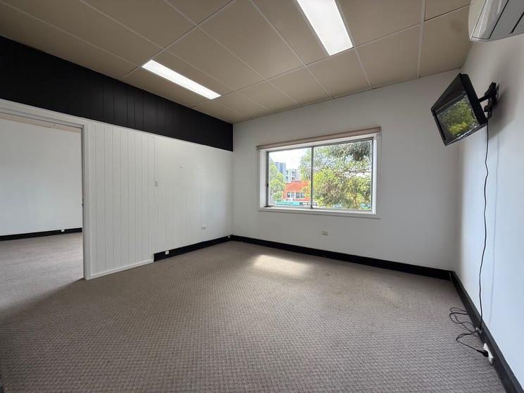 Click to view all images 7&8/11 Gymea Bay Road Gymea NSW 2227 - Image 2