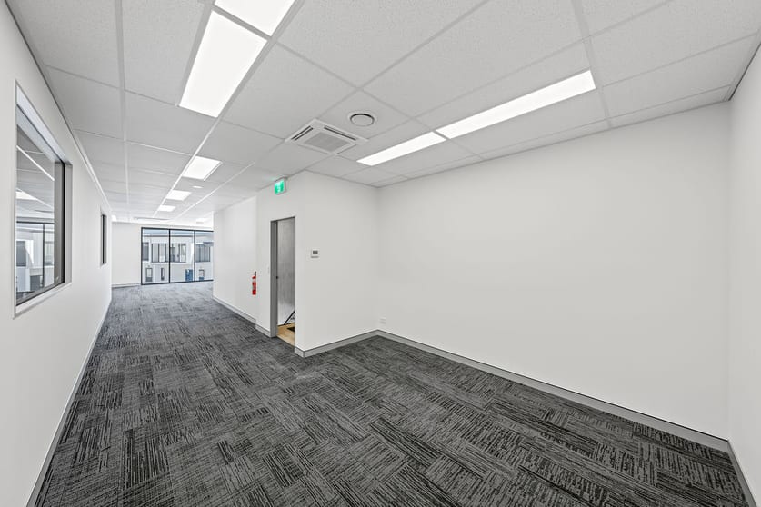 Click to view all images Unit 7/109 Hub Crescent Heathwood QLD 4110 - Image 3