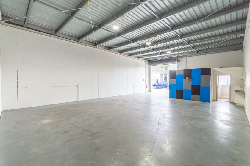 Click to view all images Ashmore QLD 4214 - Image 2