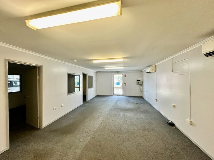 Unit 1/472 Woolcock St Garbutt QLD 4814 - Image 3