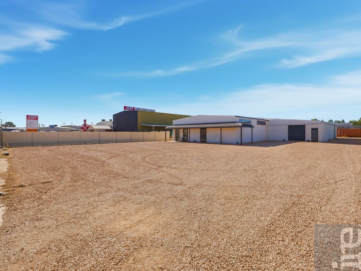 Click to view all images 14 Gibson Street Wangaratta VIC 3677 - Image 3